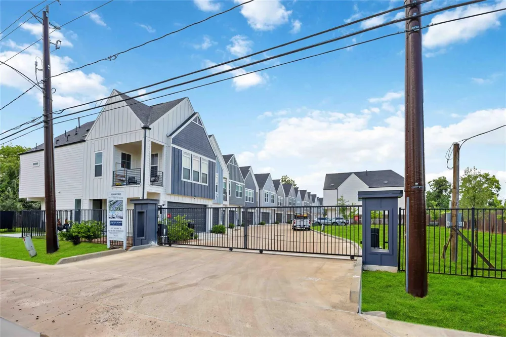 6109 De Campo Street Houston, TX 77091