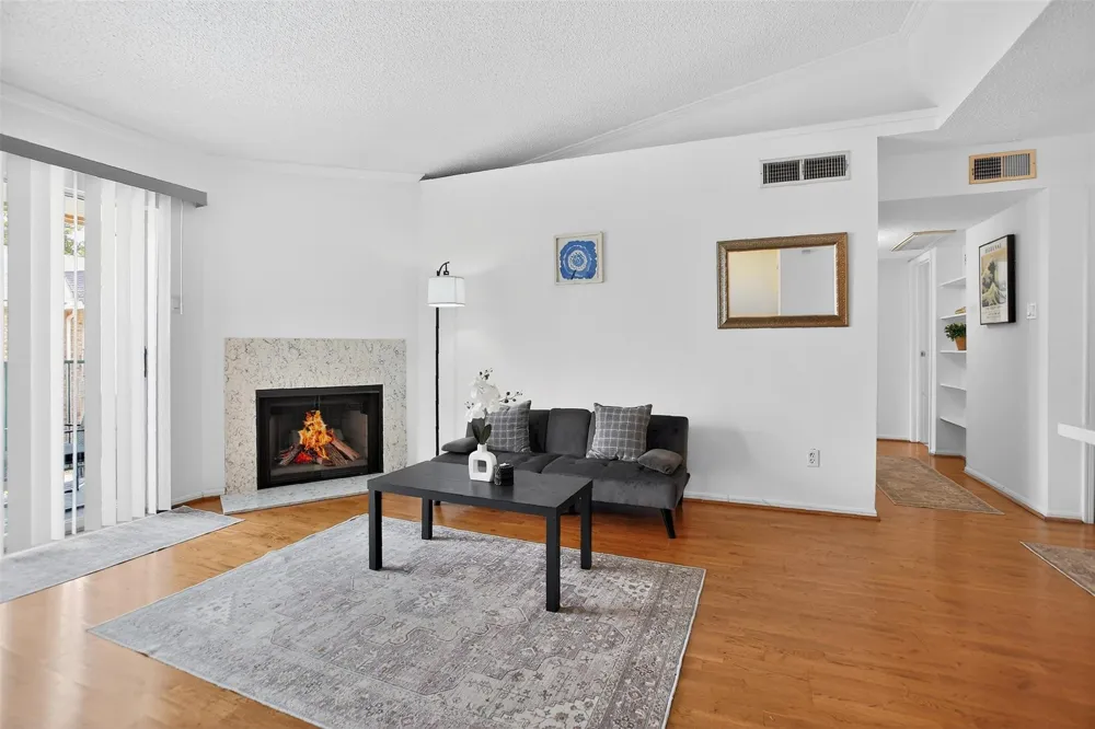 3770 Lovers Wood Lane #610 Houston, TX 77014