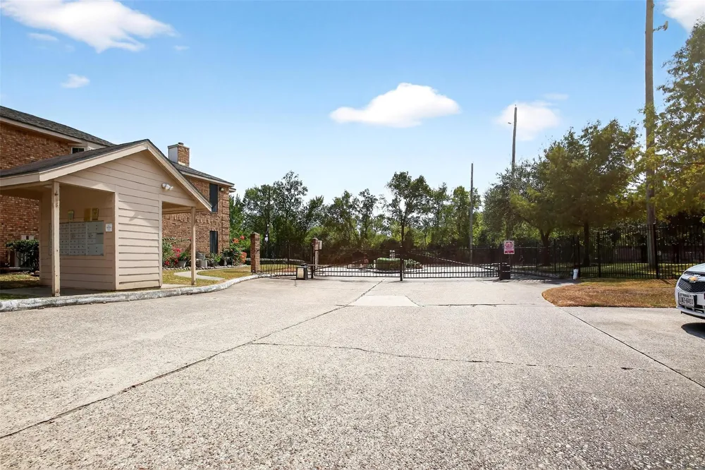 3770 Lovers Wood Lane #610 Houston, TX 77014