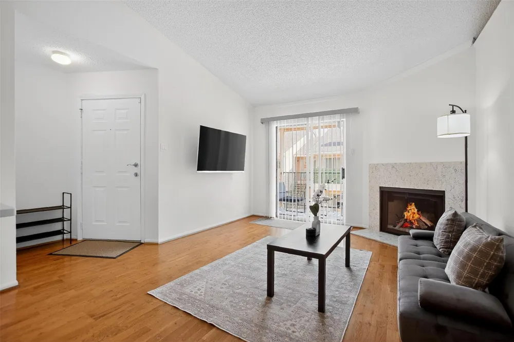 3770 Lovers Wood Lane #610 Houston, TX 77014