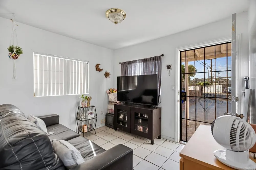 140 Palm Ave National City, CA 91950