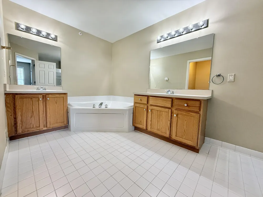 2737 Barclay Way Ann Arbor, MI 48105