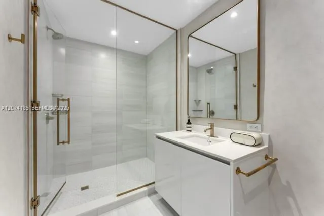 2678 Tigertail Ave #302 Miami, FL 33133