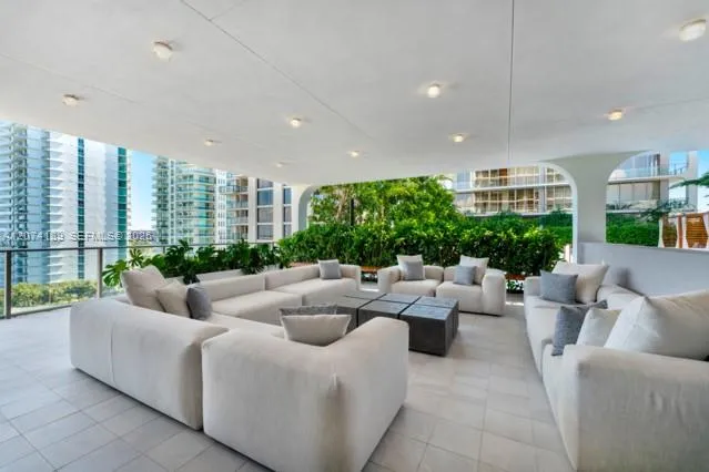 2678 Tigertail Ave #302 Miami, FL 33133