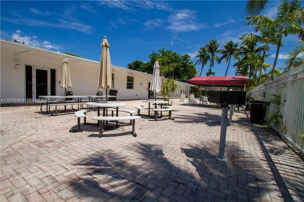 3660 NE 166th St #705 North Miami Beach, FL 33160