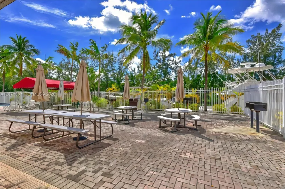 3660 NE 166th St #705 North Miami Beach, FL 33160