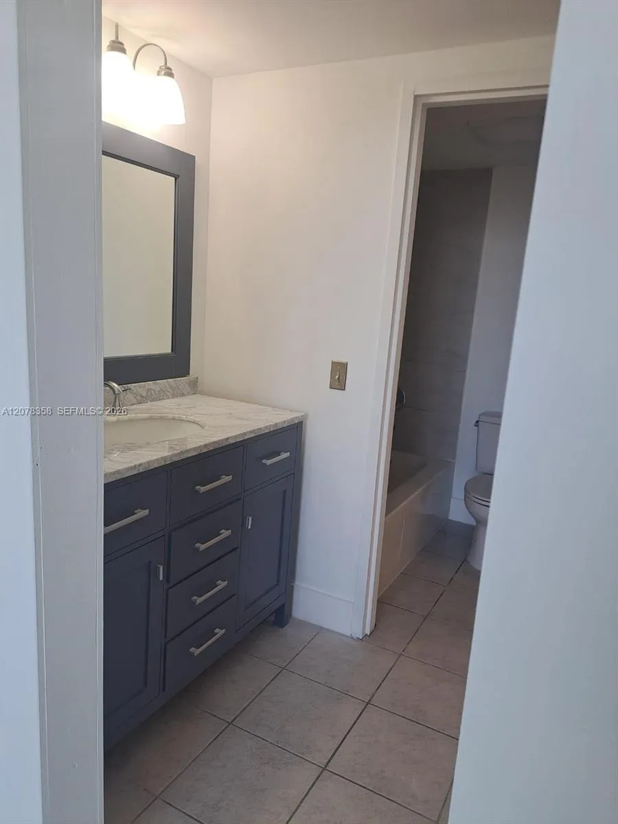 3660 NE 166th St #705 North Miami Beach, FL 33160
