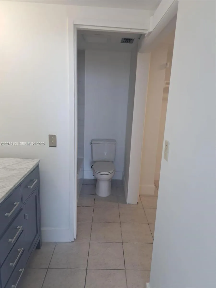 3660 NE 166th St #705 North Miami Beach, FL 33160