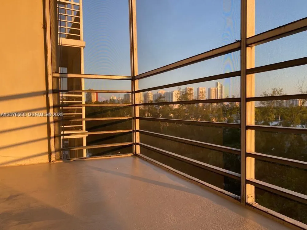 3660 NE 166th St #705 North Miami Beach, FL 33160