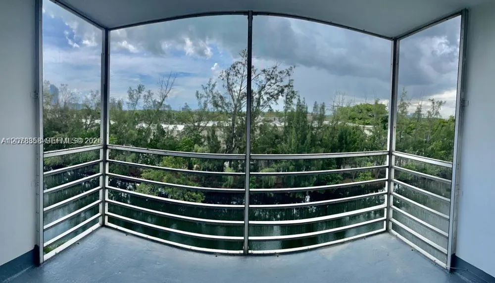 3660 NE 166th St #705 North Miami Beach, FL 33160