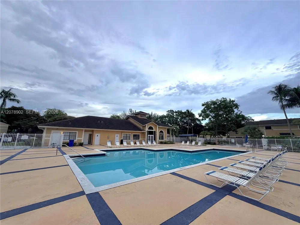 351 Palm Way #104 Pembroke Pines, FL 33025