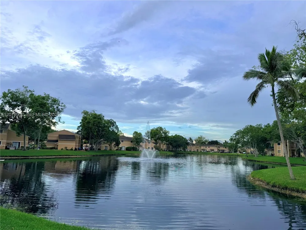351 Palm Way #104 Pembroke Pines, FL 33025