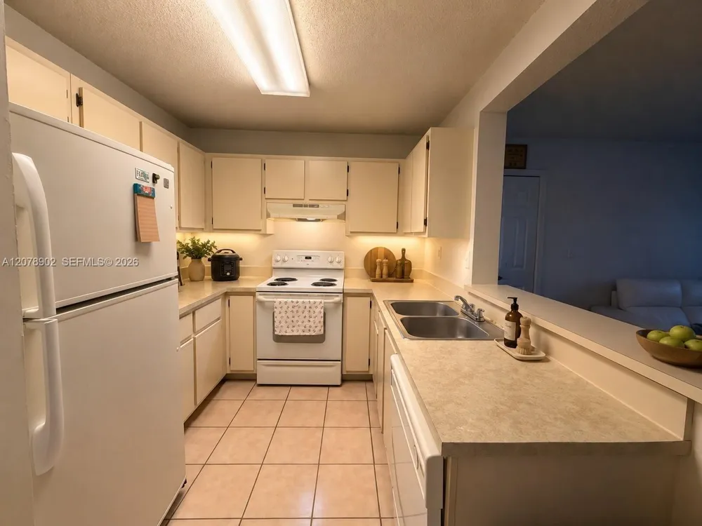 351 Palm Way #104 Pembroke Pines, FL 33025