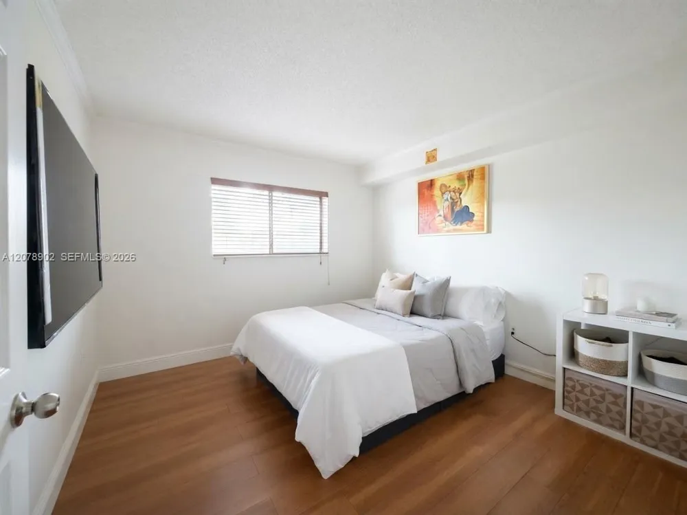 351 Palm Way #104 Pembroke Pines, FL 33025
