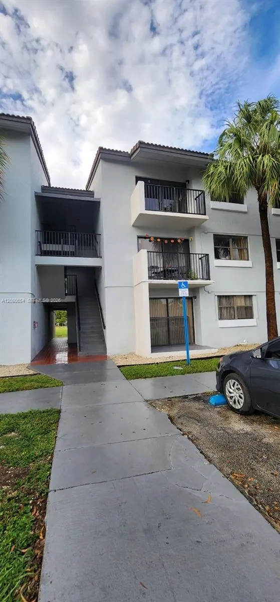7195 NW 179th St #109 Hialeah, FL 33015