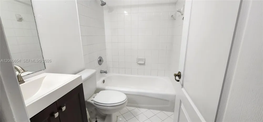 7195 NW 179th St #109 Hialeah, FL 33015