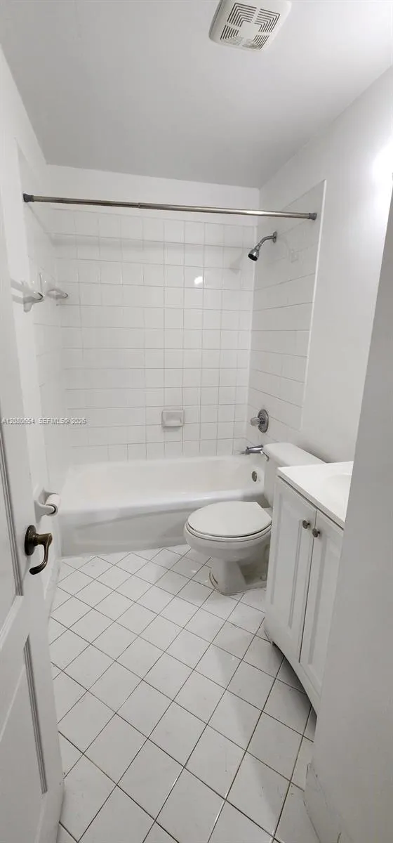 7195 NW 179th St #109 Hialeah, FL 33015