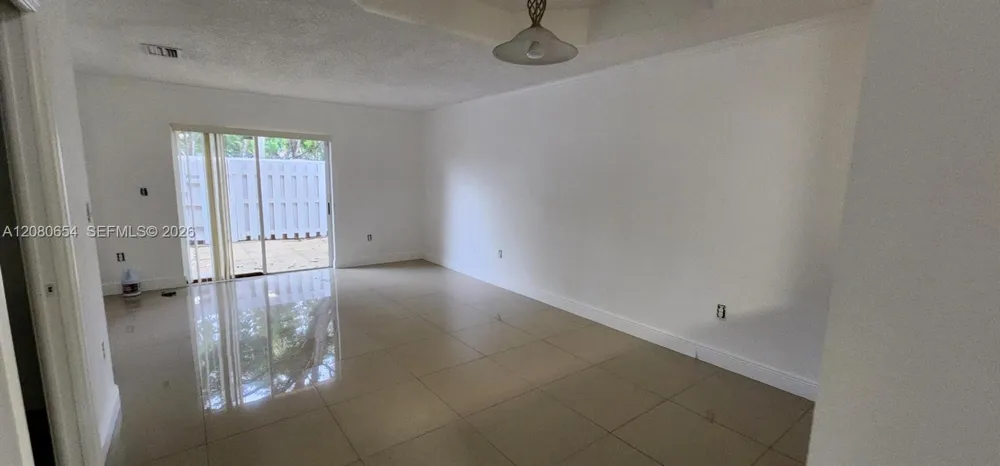 7195 NW 179th St #109 Hialeah, FL 33015
