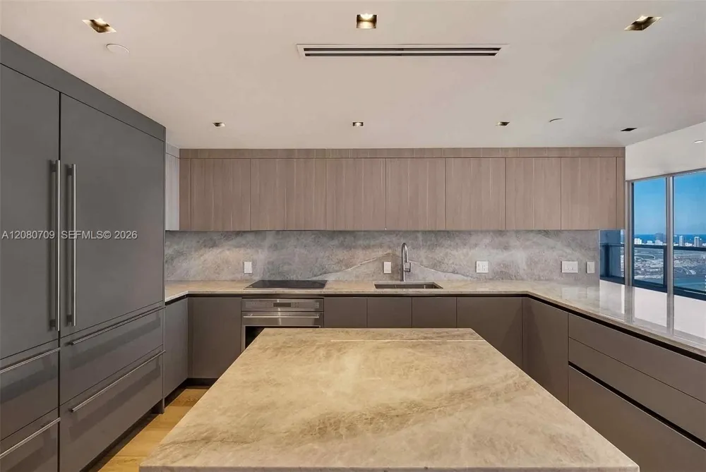 465 Brickell Ave #PH5701 Miami, FL 33131
