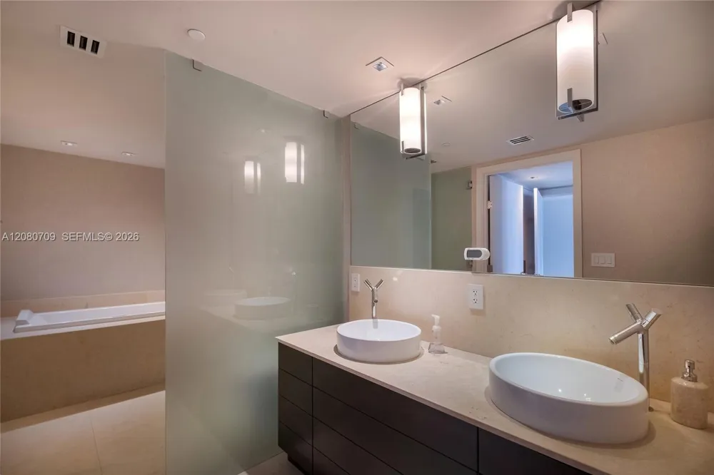 465 Brickell Ave #PH5701 Miami, FL 33131