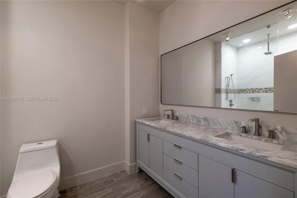 465 Brickell Ave #PH5701 Miami, FL 33131