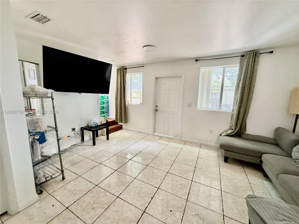 759 NW 70th St #2 Miami, FL 33150