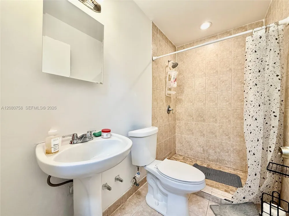 759 NW 70th St #2 Miami, FL 33150