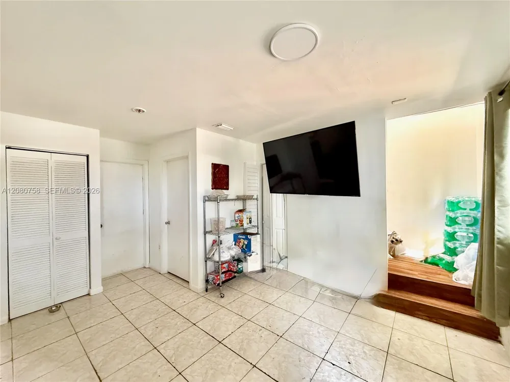 759 NW 70th St #2 Miami, FL 33150