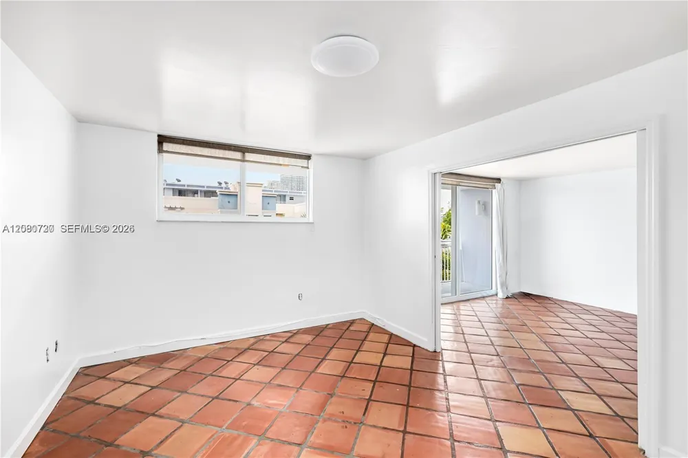 1045 10th St #402 Miami Beach, FL 33139