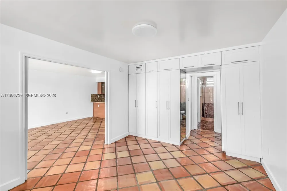 1045 10th St #402 Miami Beach, FL 33139