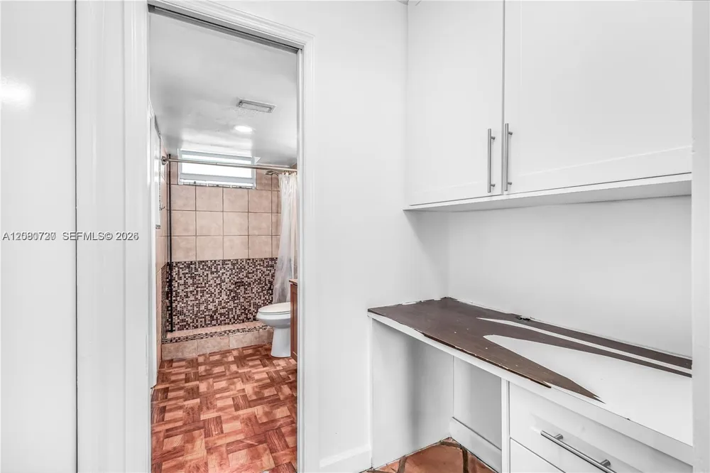1045 10th St #402 Miami Beach, FL 33139
