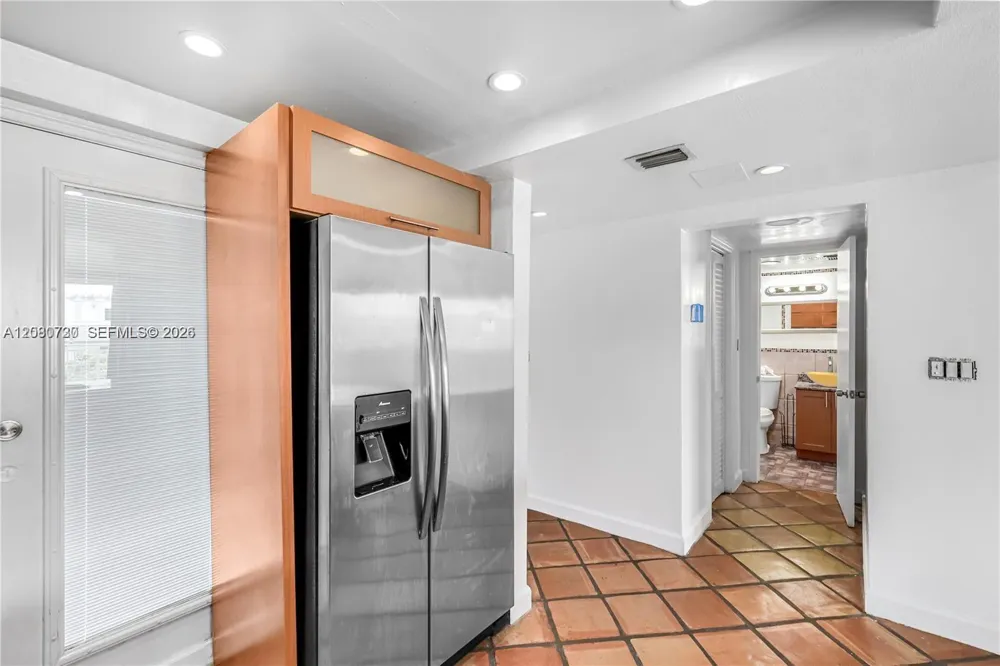 1045 10th St #402 Miami Beach, FL 33139