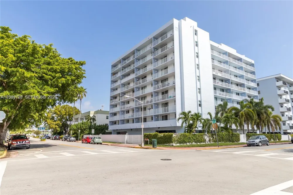 1045 10th St #402 Miami Beach, FL 33139