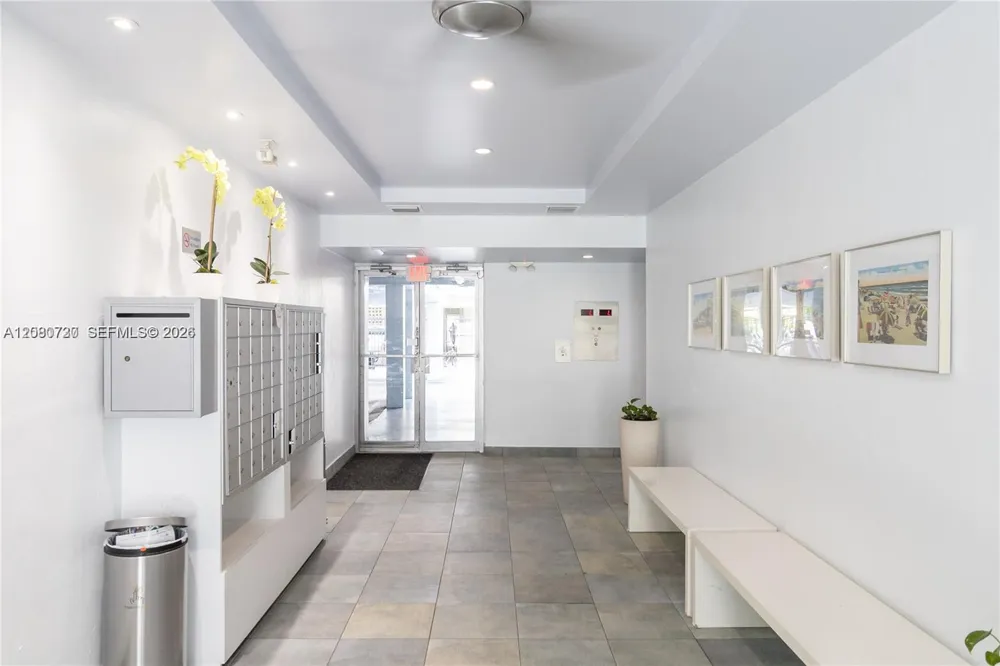1045 10th St #402 Miami Beach, FL 33139