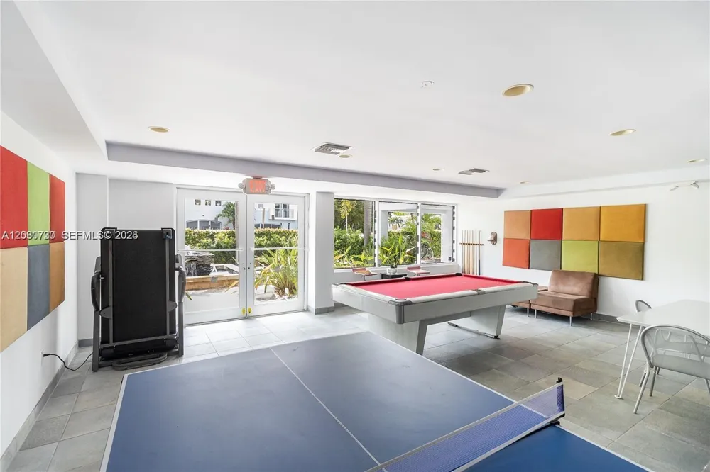 1045 10th St #402 Miami Beach, FL 33139