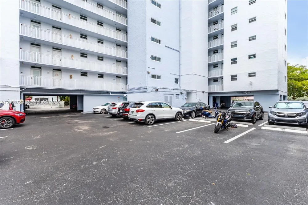 1045 10th St #402 Miami Beach, FL 33139