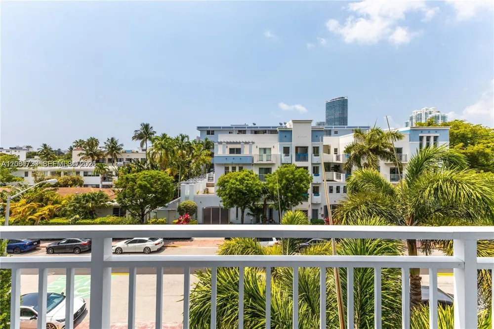1045 10th St #402 Miami Beach, FL 33139