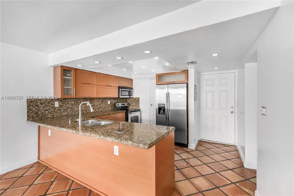 1045 10th St #402 Miami Beach, FL 33139
