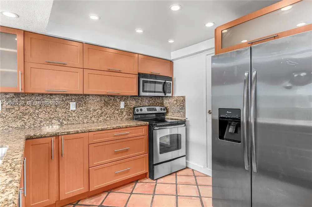 1045 10th St #402 Miami Beach, FL 33139
