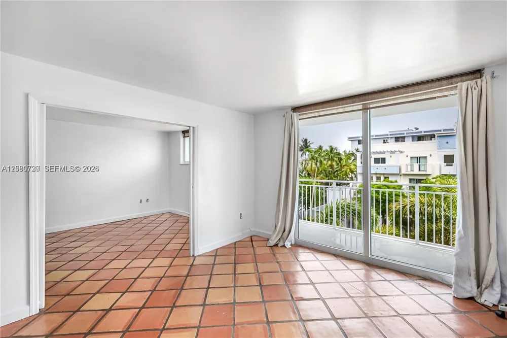 1045 10th St #402 Miami Beach, FL 33139