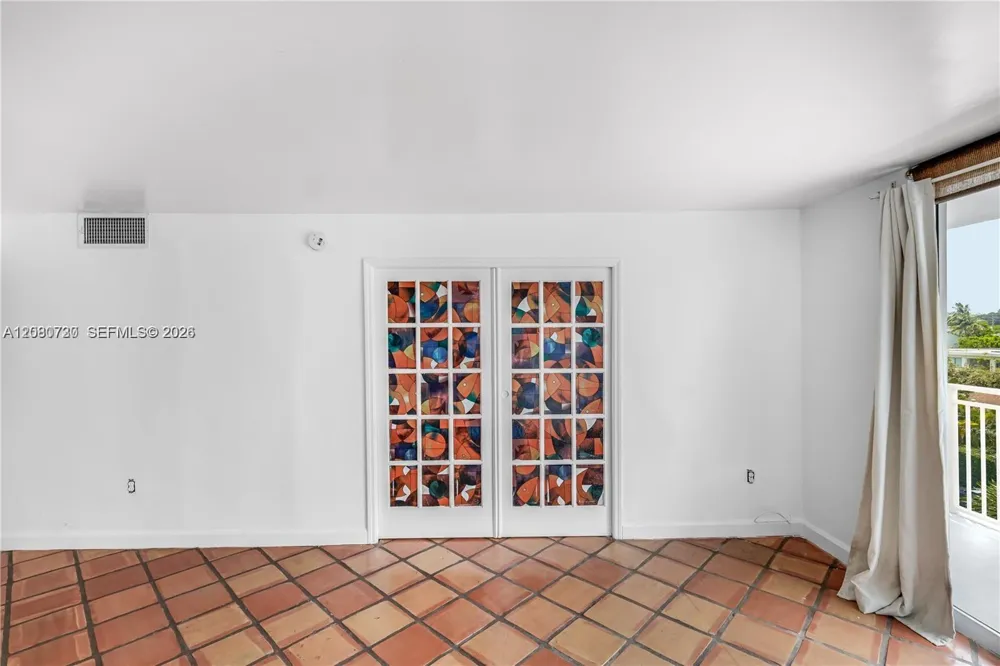 1045 10th St #402 Miami Beach, FL 33139