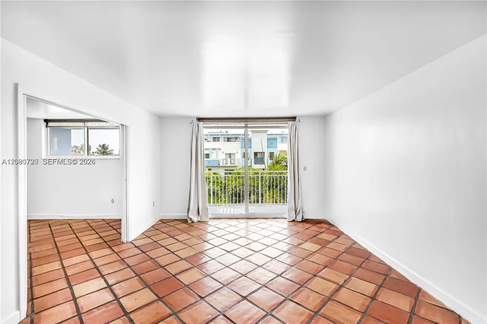 1045 10th St #402 Miami Beach, FL 33139