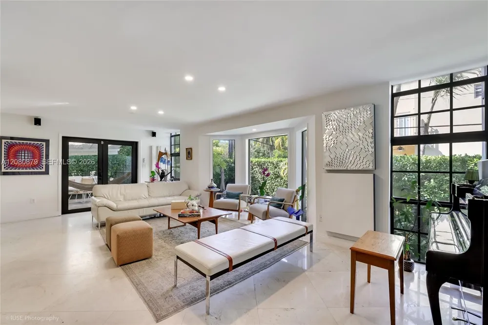 596 Fernwood Rd #B Key Biscayne, FL 33149