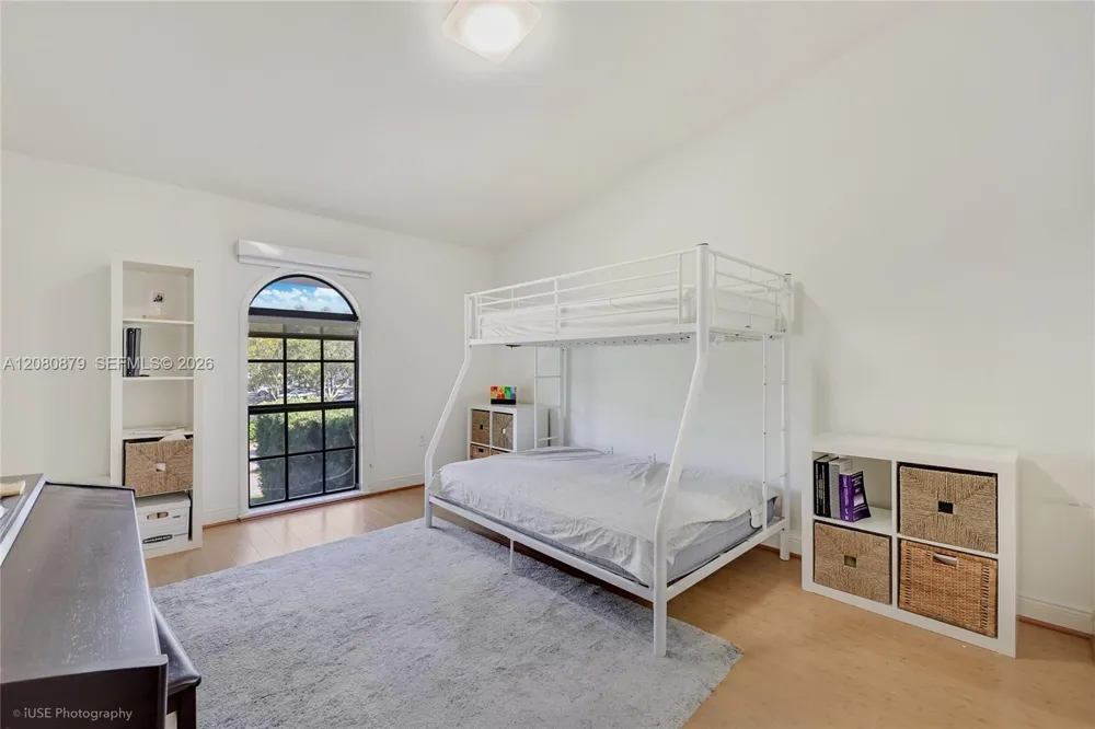 596 Fernwood Rd #B Key Biscayne, FL 33149