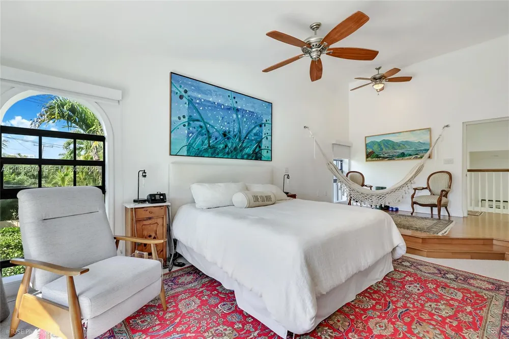 596 Fernwood Rd #B Key Biscayne, FL 33149