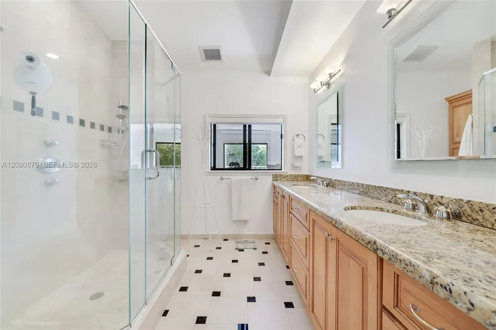 596 Fernwood Rd #B Key Biscayne, FL 33149