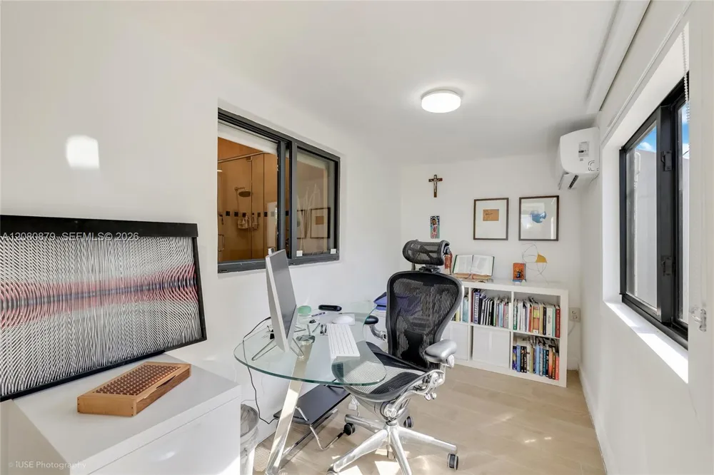 596 Fernwood Rd #B Key Biscayne, FL 33149