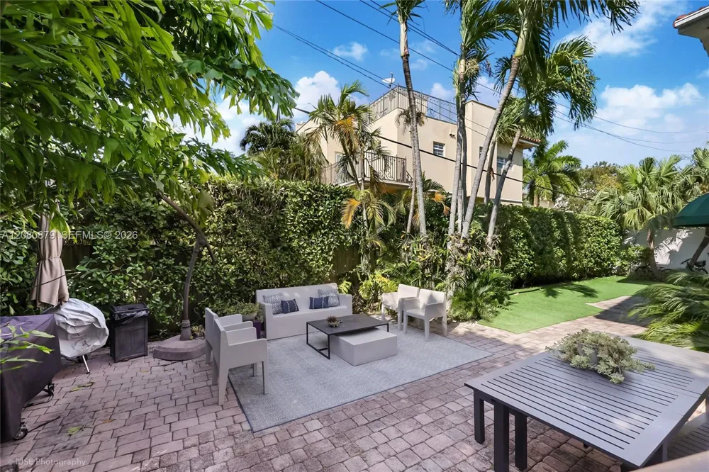 596 Fernwood Rd #B Key Biscayne, FL 33149