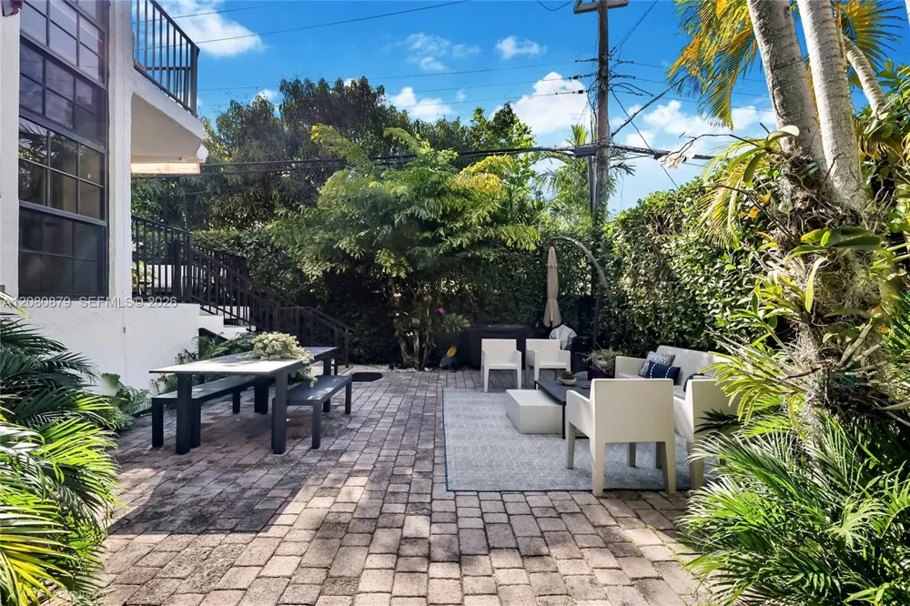596 Fernwood Rd #B Key Biscayne, FL 33149
