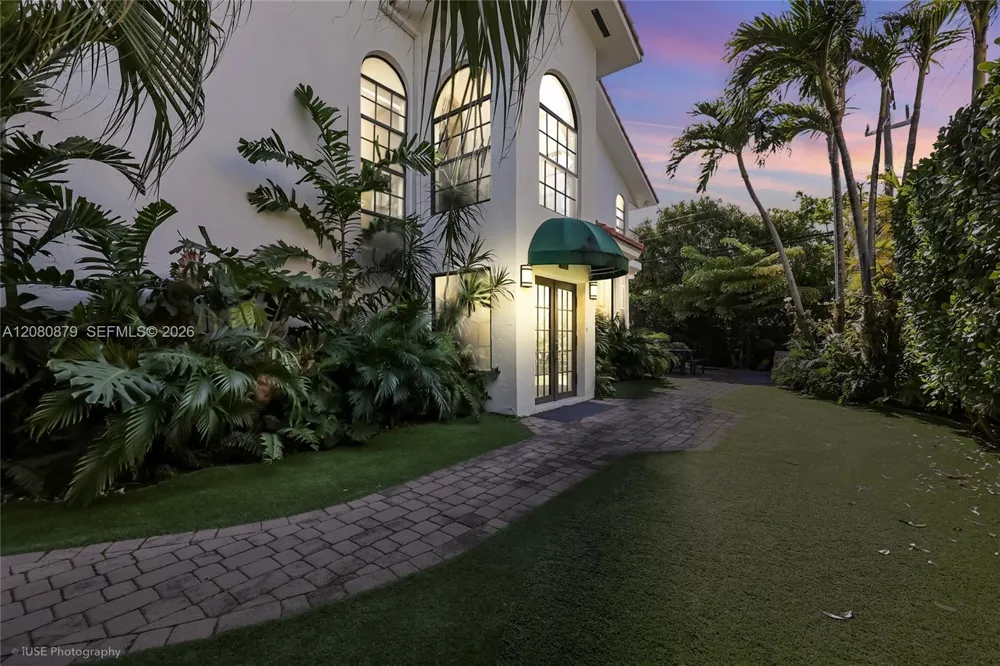 596 Fernwood Rd #B Key Biscayne, FL 33149